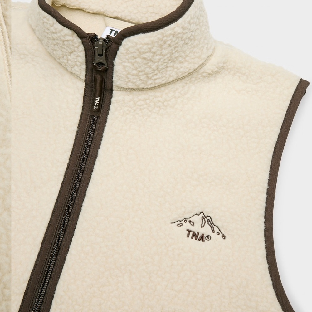 Aritzia TNA Off-White and Dark Brown Fleece Polartec Mockneck vest NWT - Picture 8 of 12